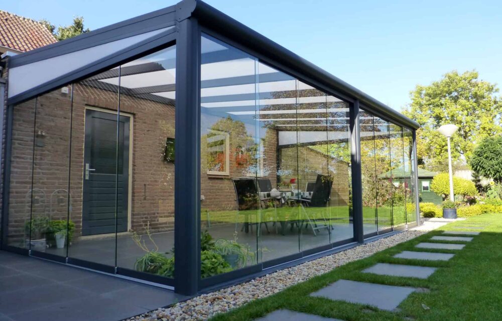 Terrasoverkapping met Glazen Schuifwand