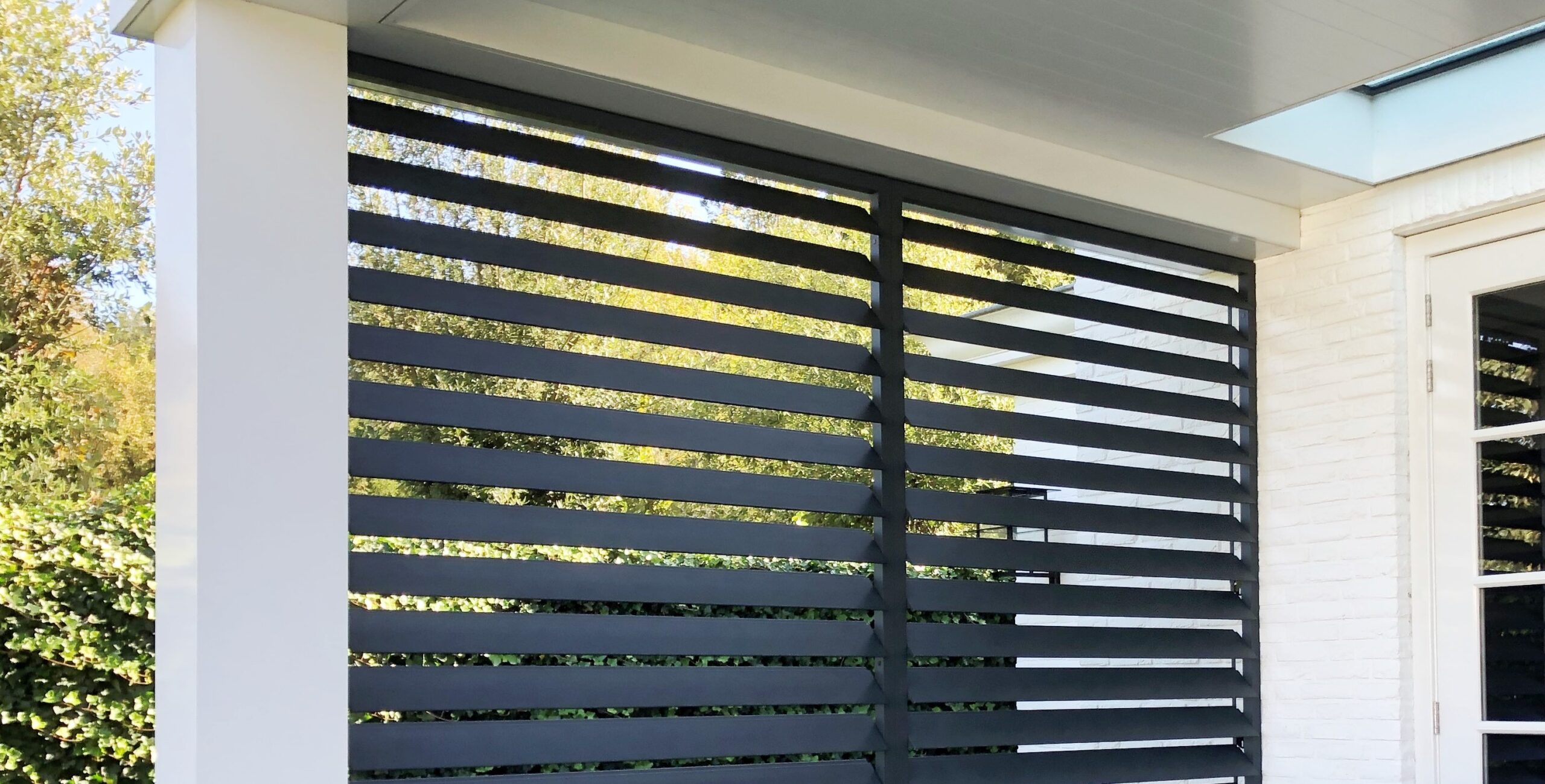 aluminium shutters van StyleShutters & Luxxout koop je bij Kooloos Zon & Huis